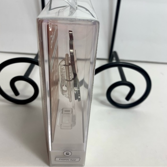 NWT. Disney Orange Bird FiGPin. Limited release #684. - Picture 6 of 6